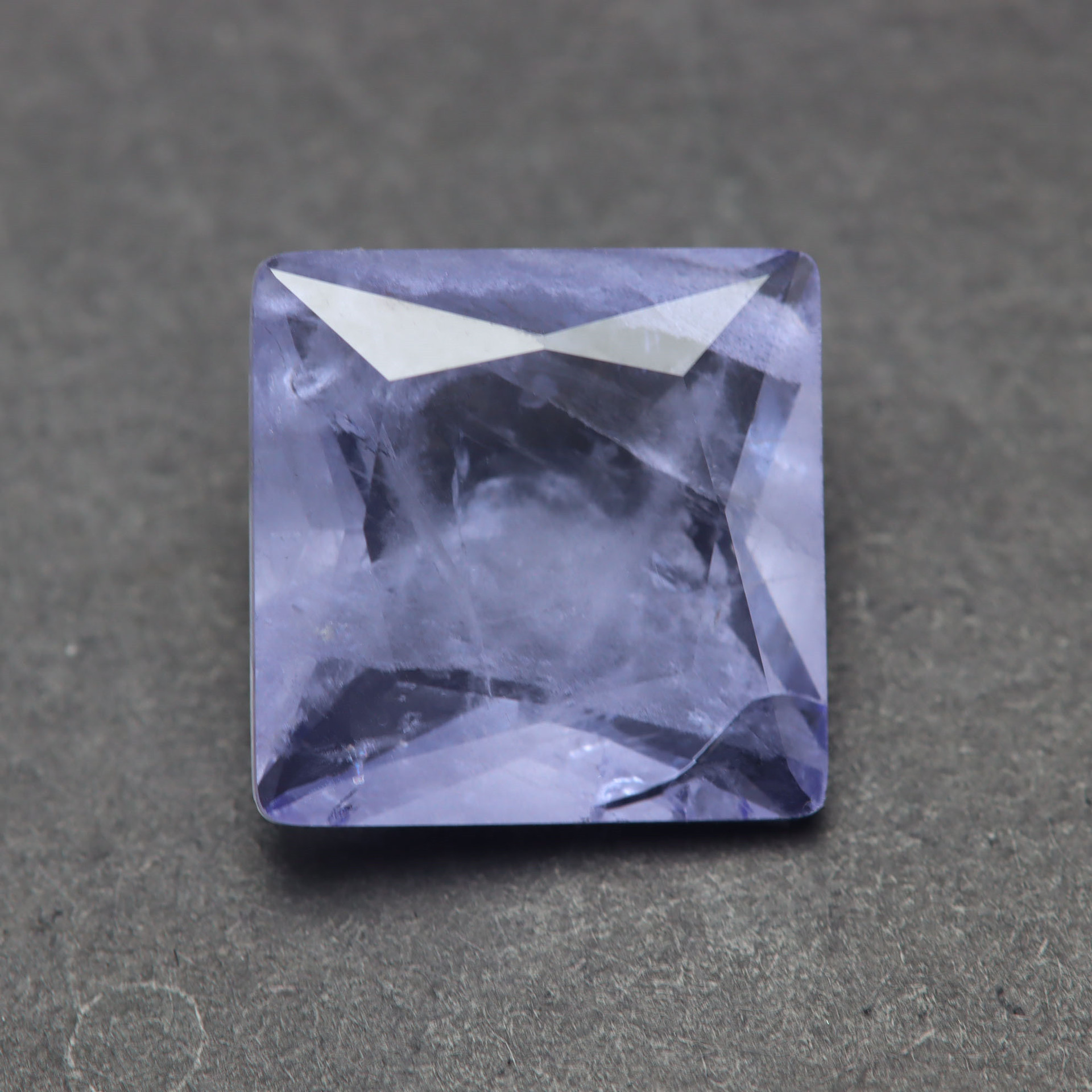 合成彩宝裸石 蓝色正方形宝石与锆石的市场优势